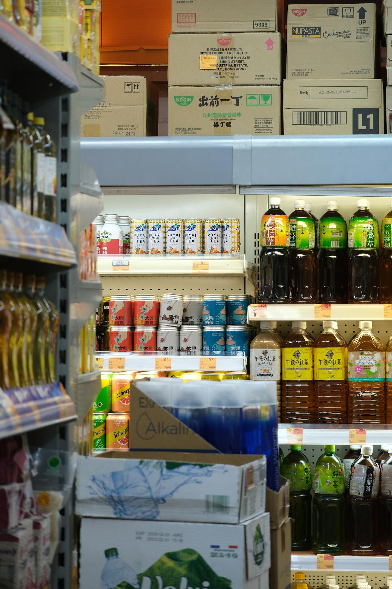 Kệ hàng trước khi tối ưu, lộn xộn
